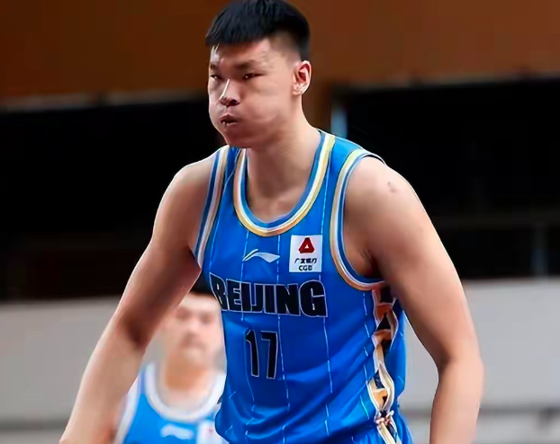 爱游戏-惊不惊奇！周琦也得靠一边